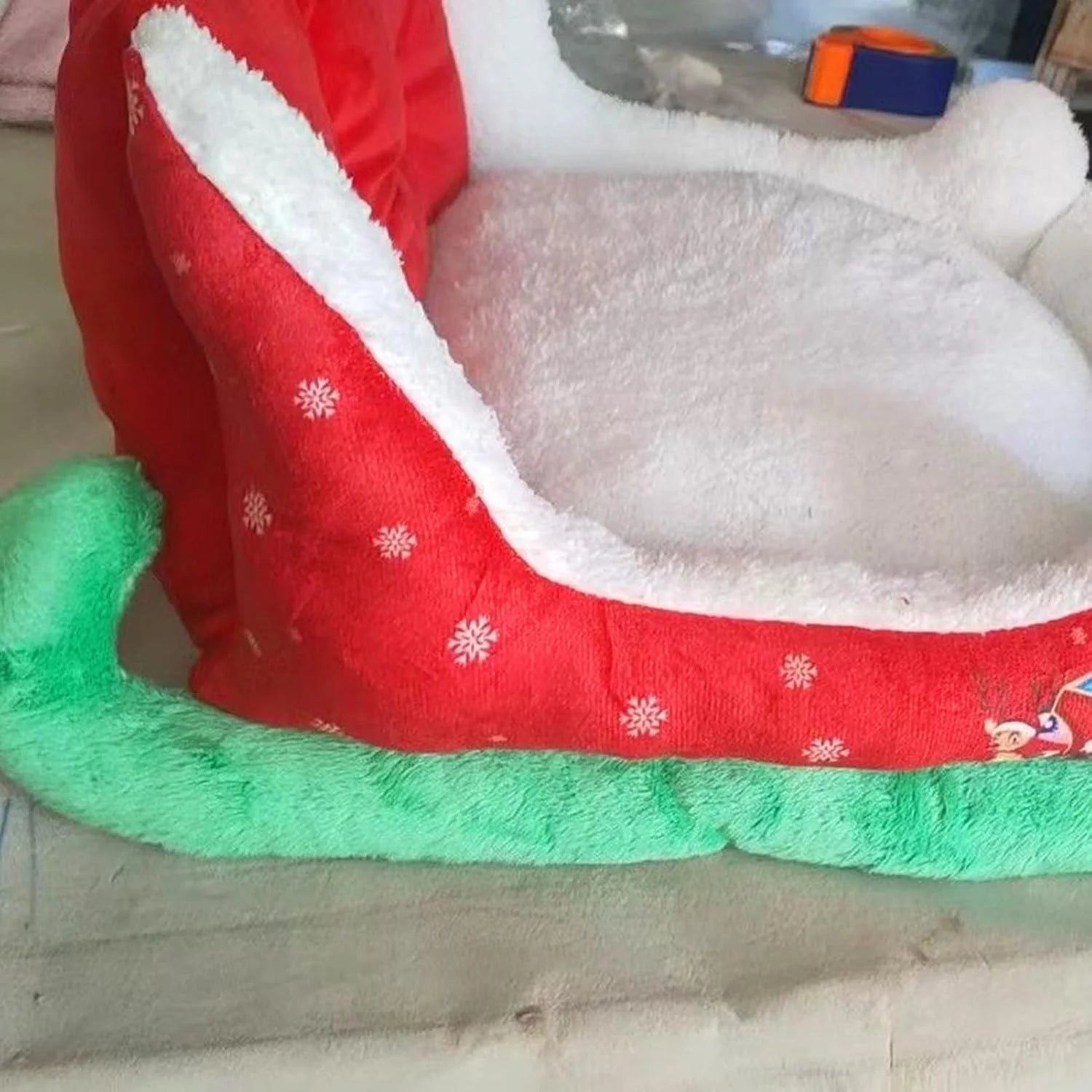 Christmas Dog Beds for Small Dogs，15" X 27.6" Sleigh Shaped Pet Beds,Washable Small Dog Cat Bed, Comfort and Fuzzy Pet Couch Sofa Bed,Warming Pets Bed for Indooor Home,Bedroom,Winter Holiday